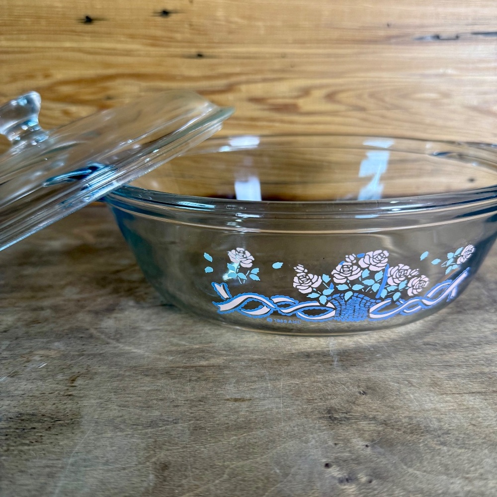 Anchor Hocking  1.5 Qt Covered Glass Casserole “Pink Roses in Basket” 1989 - Picture 10 of 15